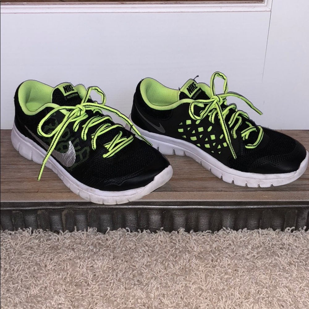 Boys Nike size 4.5
